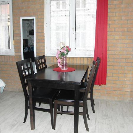 Une Petite Halte Apartment Calais Bagian luar foto